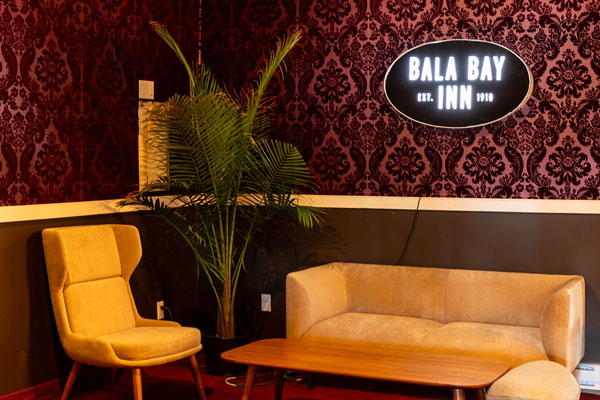 Image of the hotel lobby at Bala Bay Inn