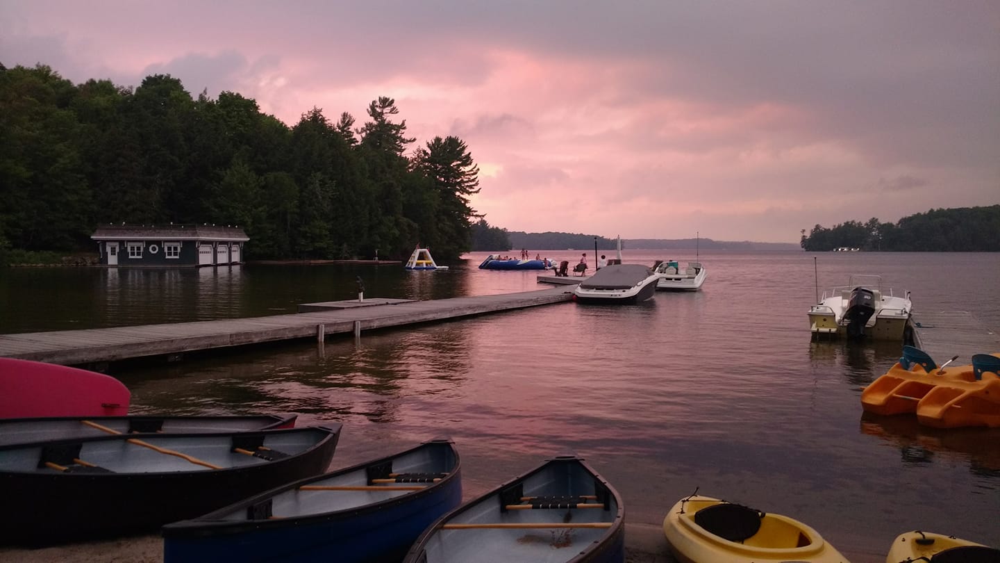 Image of boats and canoes on the shores of Shamrock Lodge