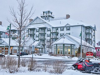Plan Your Snowmobile Trip Around Ontario Resorts