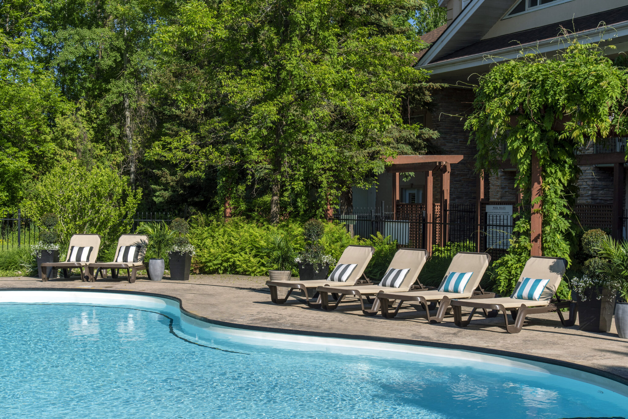 georgian bay hotel collingwood outdoor pool detail