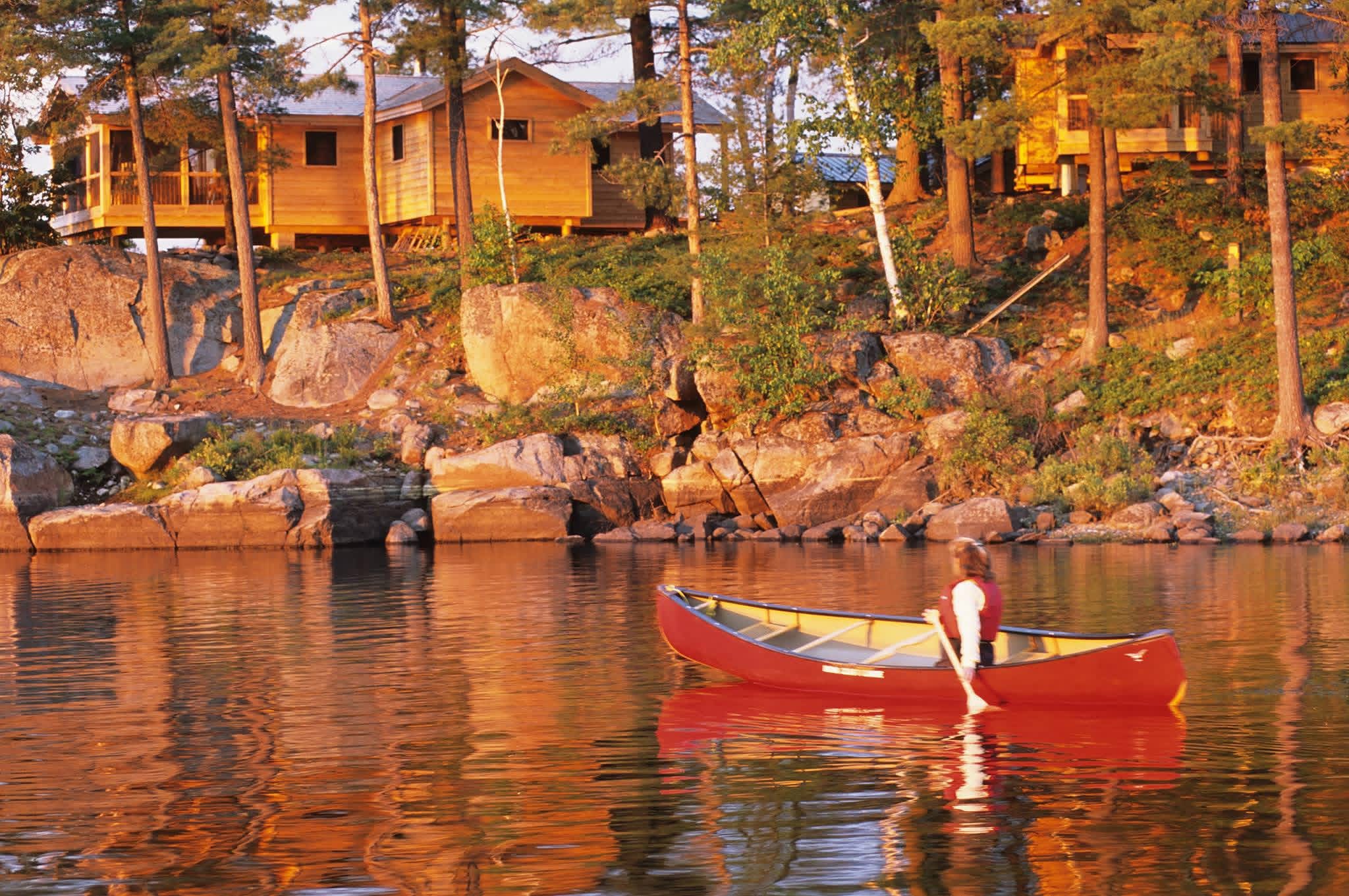 Image of a person canoeing at the Lodge at Pine Cove - Resorts of Ontario
