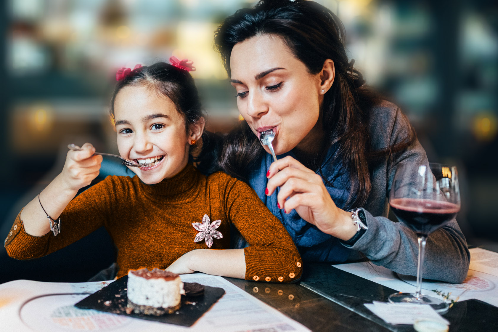 Image of a mother and daughter eating desert at Nottawasaga Resort - Resorts of Ontario