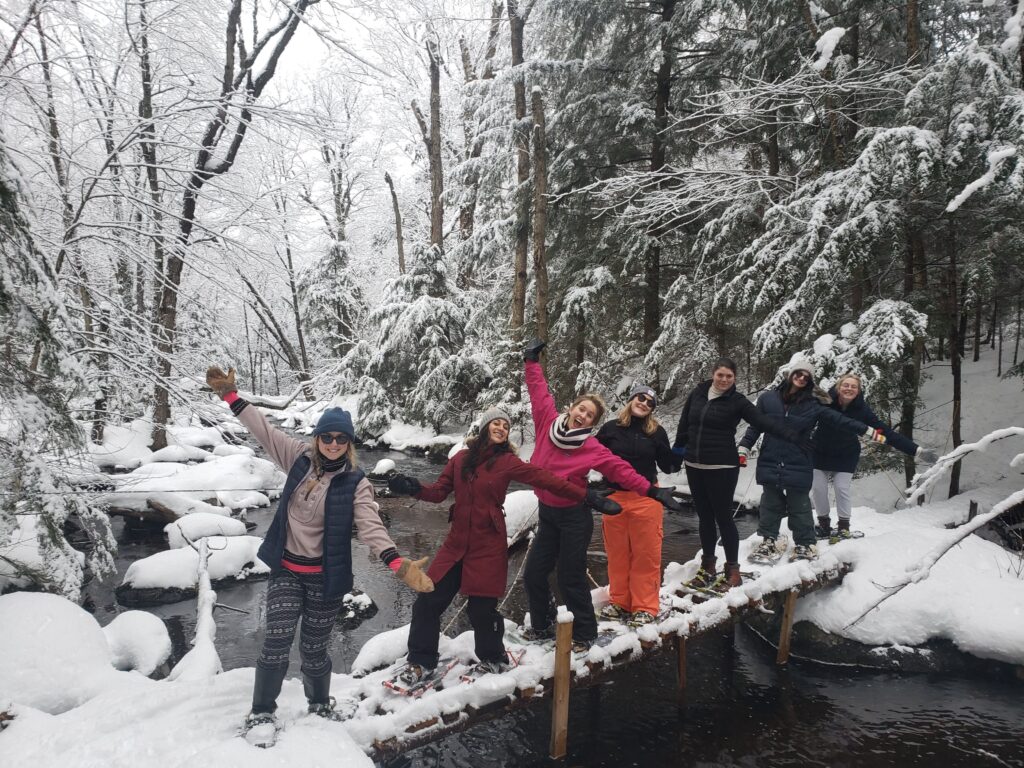 Image of a group of people snowshoeing at Voyageur Quest - Resorts of Ontario