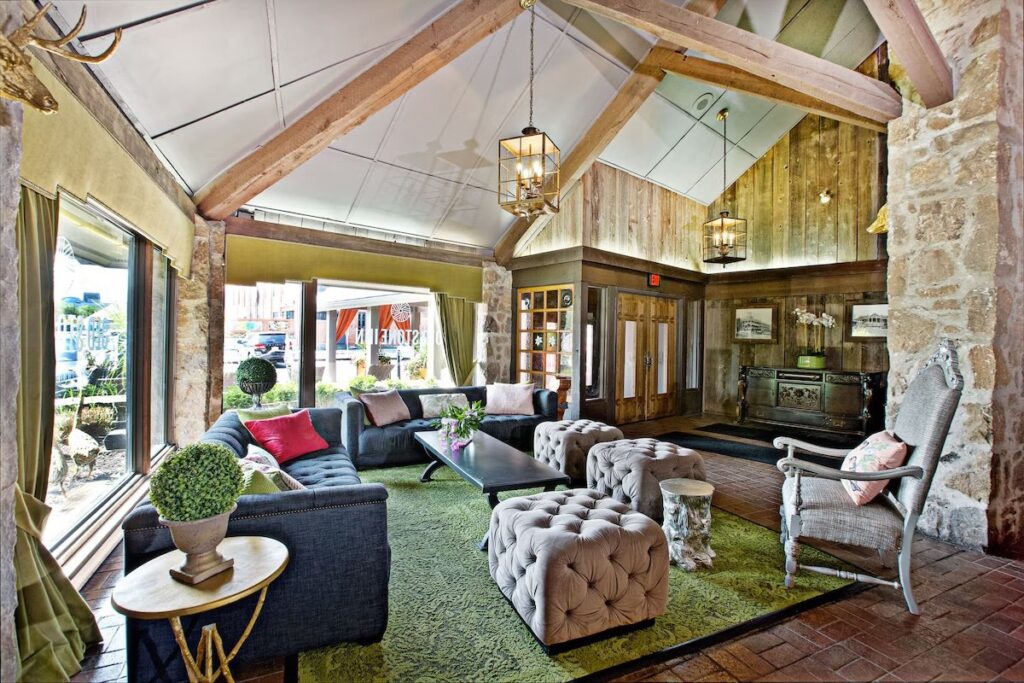 A Boutique Hotel in the Heart of Niagara Falls cover